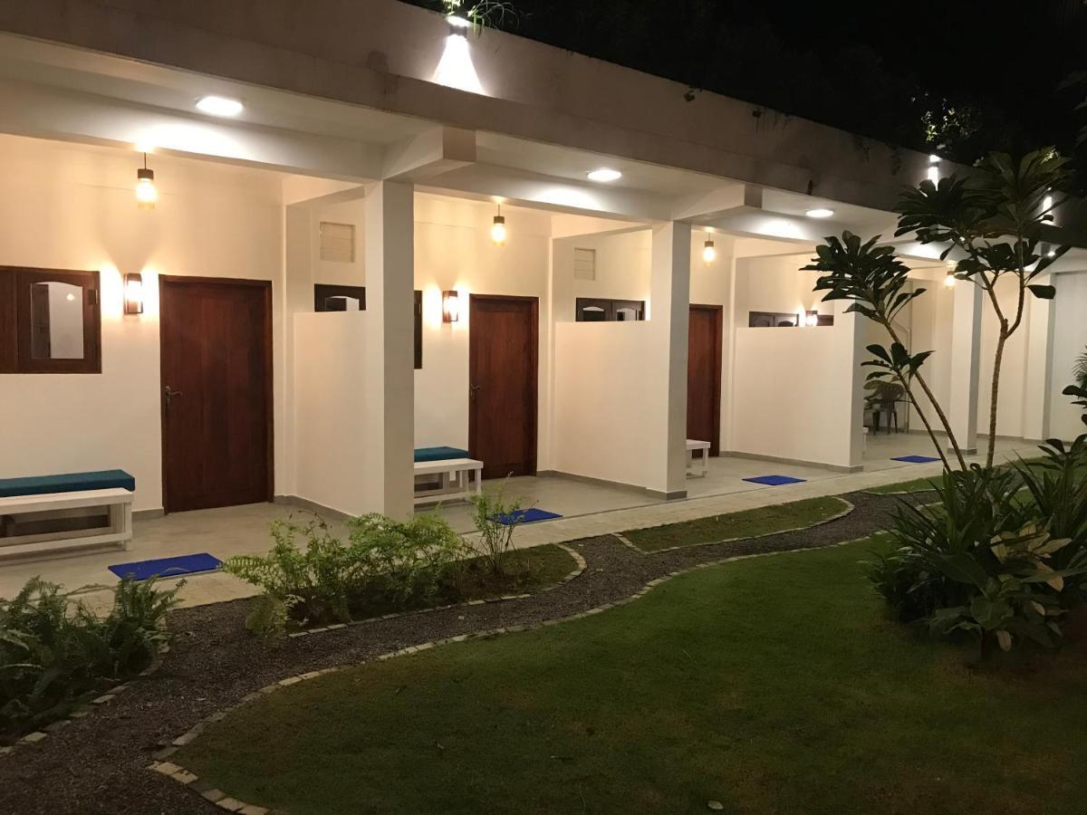 Double Mango Villa Katunayaka Bagian luar foto