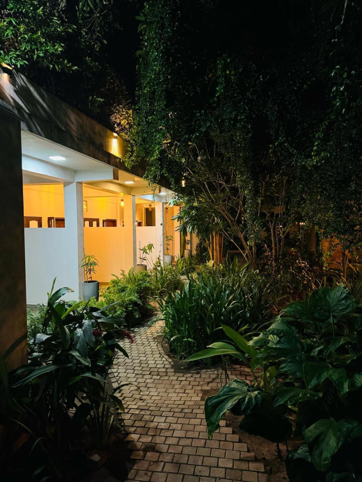 Double Mango Villa Katunayaka Bagian luar foto
